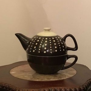 Ceramic teapot and cup